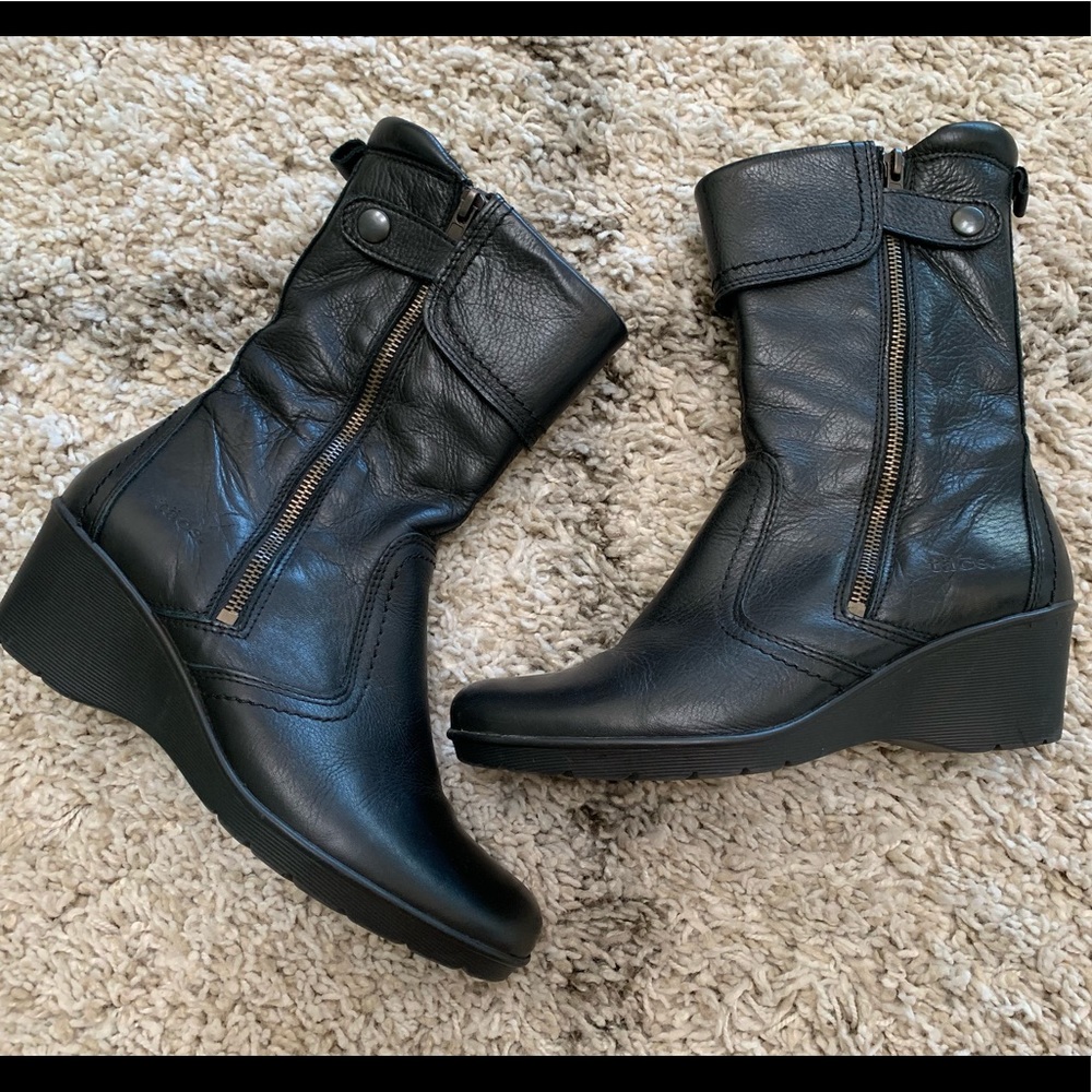 Taos black boots (sz 8)